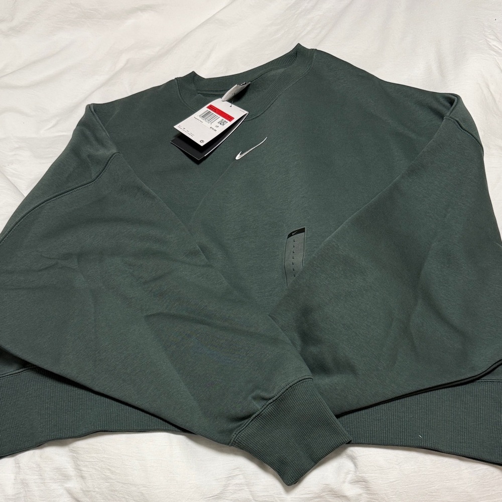 Nike women’s Green Crewneck Sweater oversized cropped